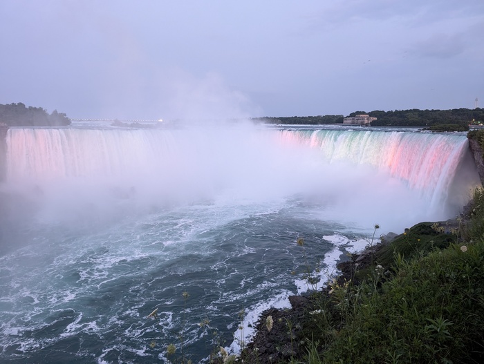 The Niagara Falls at night