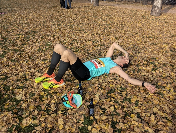 Allongé dans l'herbe