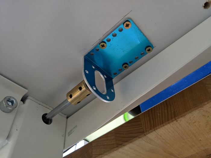 A picture the L-bracket attached to the desk